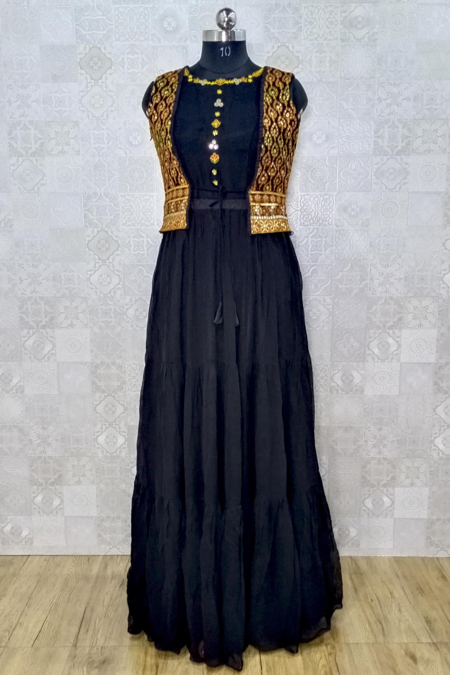 gown black colour mein