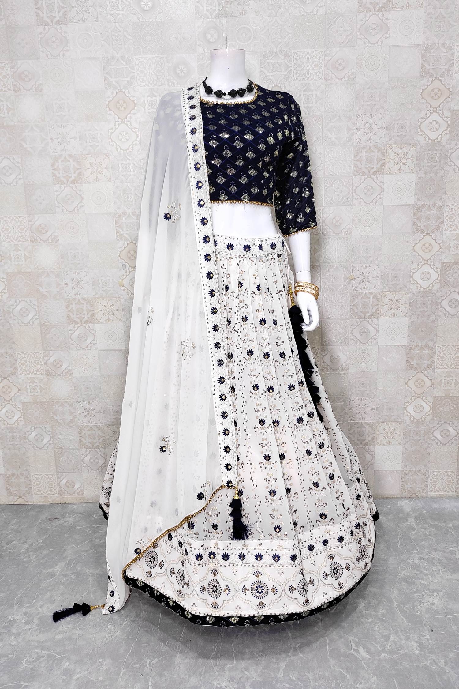 Black Lehenga Cholis: Buy Latest Indian Designer Black Lehenga Cholis  Online - Utsav Fashion