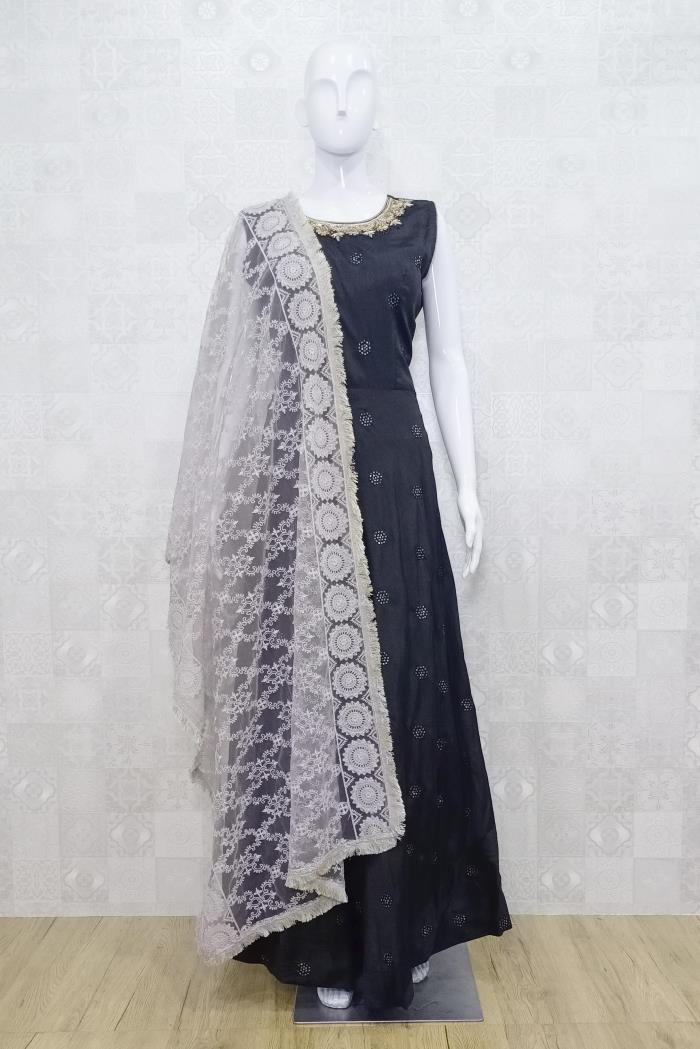 black colour ka gown dikhaiye