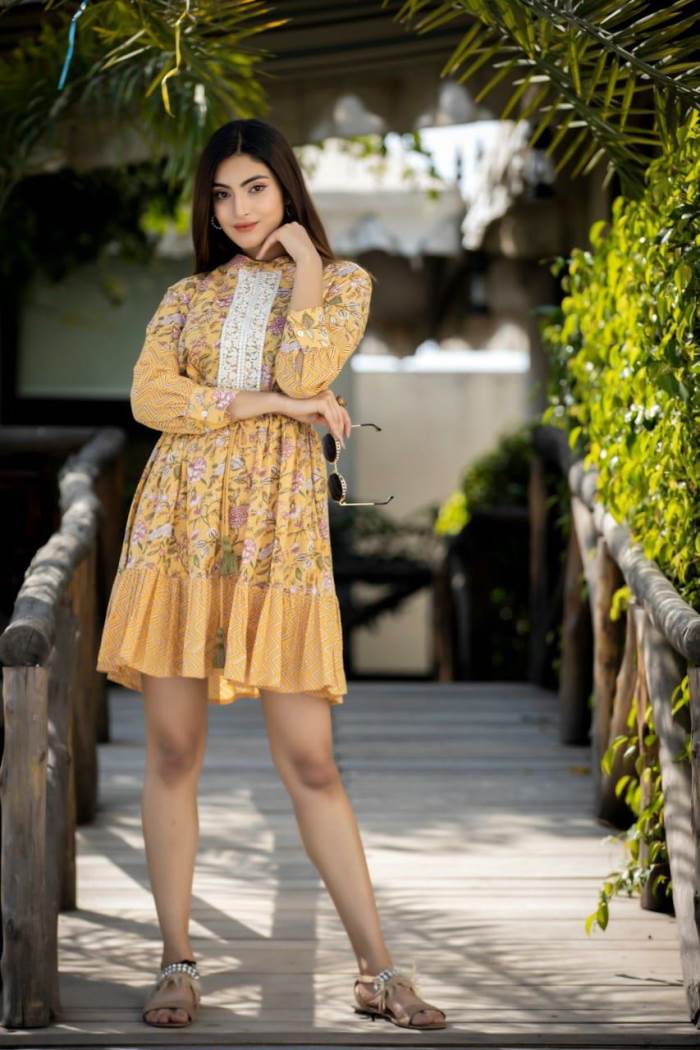 SHORT KURTI DRESS
HOW TO STYLE SHORT KURTI
